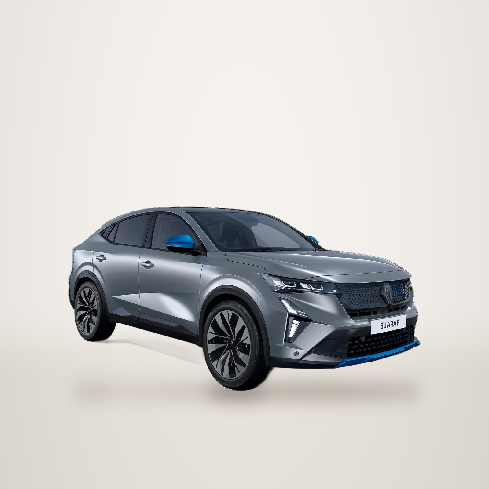 Un SUV coupé Renault Rafale gris métallisé avec des rétroviseurs et un bouclier avant bleus, photographié de trois quarts avant sur fond uni.